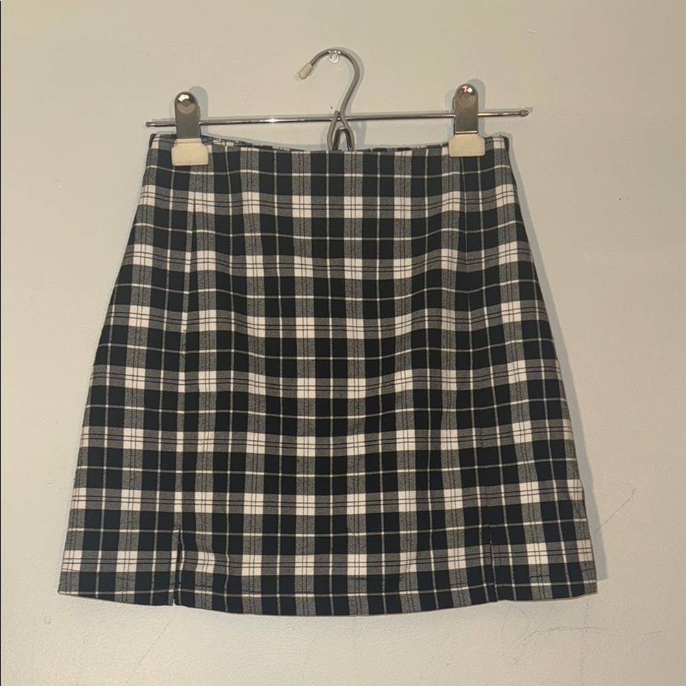 Brandy Melville Black and White Mini A-Line Skirt for Casual